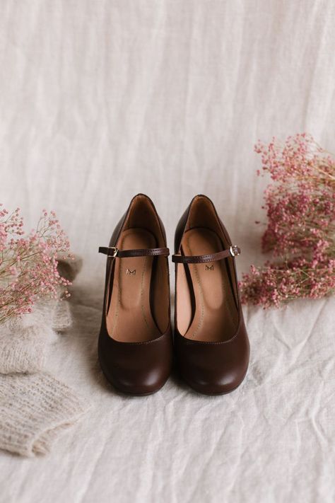 Discover our vintage-inspired Mary-Jane high heels. Chocolate brown leather. Ethically handcrafted in Poland. Free delivery worldwide. Brown Mary Jane Heels, Comfortable Wedding Heels, Retro Heels, Brown High Heels, Retro Bride, Heels Aesthetic, Shoes Retro, Womens Mary Janes, Mary Jane Shoes Womens