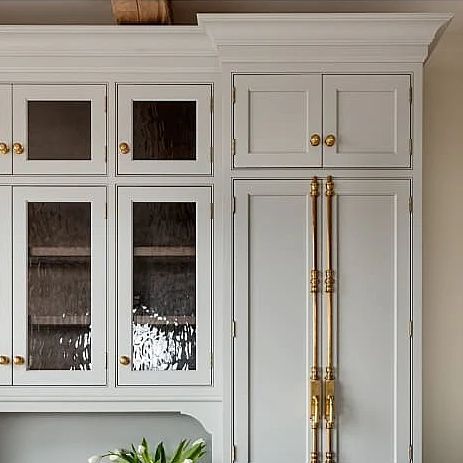 DANA FOSTER INTERIORS on Instagram: "All our favorite things packed into a custom baker's cabinet in our English Cottage project - marble, soapstone, custom inset cabinetry, brass cremone bolts and rough hewn beams. #dfienglishcottage  Design @dana_foster_interiors Photography @mirandaestes  Builder @macpherson_construction  📲 Contact us for all your custom interior design needs!  #heARTofdesign  #interiordesign  #interiorarchitectureanddesign  #customhomes  #luxuryinteriors #luxeathome  #englishcottage  #englishhomes #englishstyle #kitchendesign  #traditionalhome  #timelessdesign  #customdesign  #kitcheninspo #designinspo  #itsallinthedetails  #luxuryhome #waterfrontliving  #seattleinteriordesigner  #mercerislanddesigner  #bellevueinteriordesigner  #medinainteriordesigner  #kirklanddesig Cremone Bolts On Kitchen Cabinets, French Pantry Doors, White Traditional Kitchen, Kitchen Opening, Off White Kitchen Cabinets, Glass Upper Cabinets, Cremone Bolt, Off White Cabinets, Inset Cabinetry