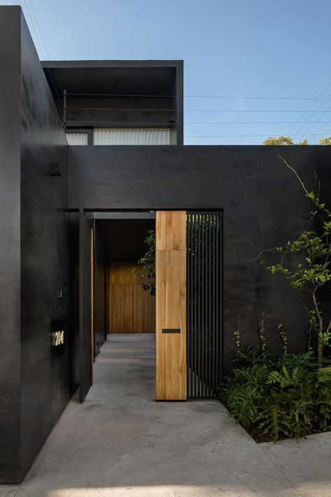 Modernist Architects, Facade Lighting, Small Courtyards, Chinese Architecture, Ground Floor Plan, House Roof, Roof Plan, Concrete Blocks, Black Exterior