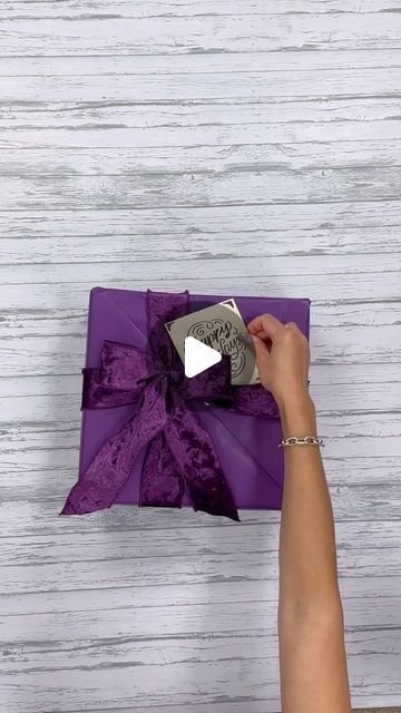 LENNIA (Folding Queen 👑) on Instagram: "how to gift wrap the 3 popular gifts #pots #blankets #wineglasses #wrappingpresents #giftwrapping #wrappinghack" How To Fold A Blanket For A Gift, How To Gift Wrap A Blanket, How To Wrap A Blanket As A Gift, Wrap A Blanket, How To Fold Scarf, Popular Gifts, Present Wrapping, December 22, Wool Shawl