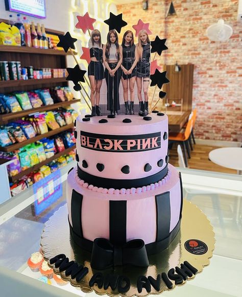 Black Pink Theme Cake, Black Pink Birthday Party Ideas, Pink Theme Cake, Black Pink Cake, Black Pink Theme, Blackpink Cake, Blackpink Birthday, Pink Birthday Theme, Bts Cake