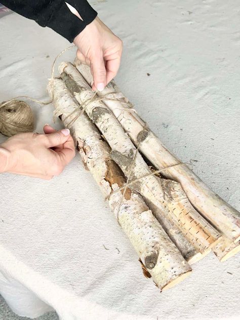 Securing a bundle of birch logs with jute twine for this DIY project. Birch Limbs Decor, Birch Pole Decor, Decorating With Birch Branches, Birch Log Decor Diy Projects, Birch Log Decor, Birch Wood Crafts, Log Decor, Log Planter, Birch Logs