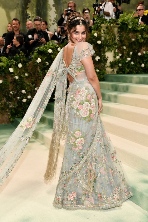 Met Gala 2024: Alia Bhatt Lets The Indian-ness Show at Red Carpet in Statement Floral Saree by Sabyasachi With Dramatic Bow on Blouse - See Pics Alia Bhatt Looks, Alia Bhatt Saree, Sabyasachi Saree, Indian Dress Up, Mehndi Outfit, Sabyasachi Sarees, Met Gala Outfits, Desi Dress, Fashion Highlights