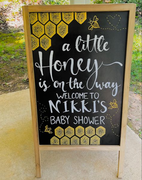 Bumble Bee Shower Decorations, Bumble Bee Baby Shower Games, Bumble Bee Shower Ideas, Bay Bee Shower Ideas, Ba Bee Shower Ideas, Babee Shower Decorations, Honey Bee Baby Shower Ideas Girl, Mommy To Bee Shower Ideas, Bumble Bee Theme Baby Shower Ideas