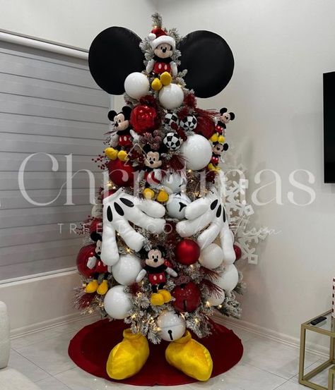 Natal, Mickey And Minnie Mouse Christmas Tree, Christmas Mickey Mouse Decorations, Mickey Christmas Decor, Mickey Mouse Tree Christmas, Mickey Mouse Christmas Decor, Minnie And Mickey Christmas Tree, Christmas Tree Mickey Mouse, Disney Xmas Tree