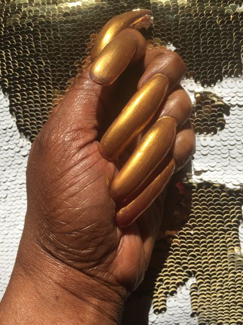 Very Ugly Nails, Long Nails Almond Design, Aesthetic Gold Nails, Sparkly Gold French Tip Nails, Almond Nails Ideas French Tip, Cute Long Almond Nails, Funny Acrylic Nails, Almond Tips Nails, Bronze French Tip Nails