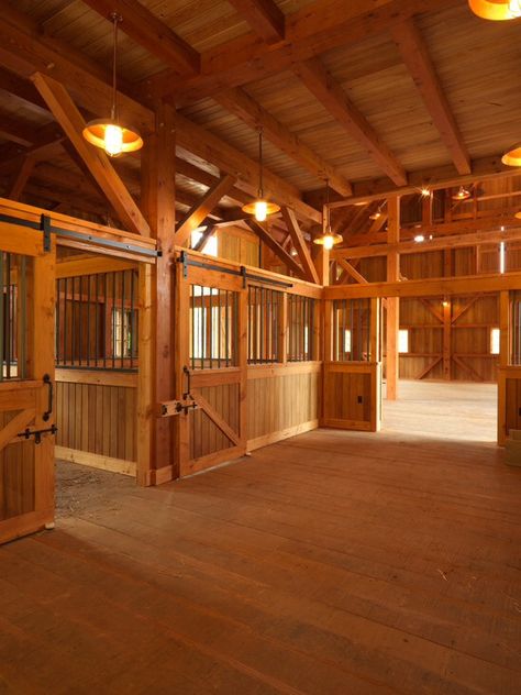 What a gorgeous stable! I wouldn't even want to bring my horse in it, it looks so clean!! Tack Rooms, Horse Barn Ideas Stables, Barn Stalls, Stable Ideas, Horse Barn Designs, Farmhouse Garage, Dream Horse Barns, Horse Barn Plans, Dream Stables