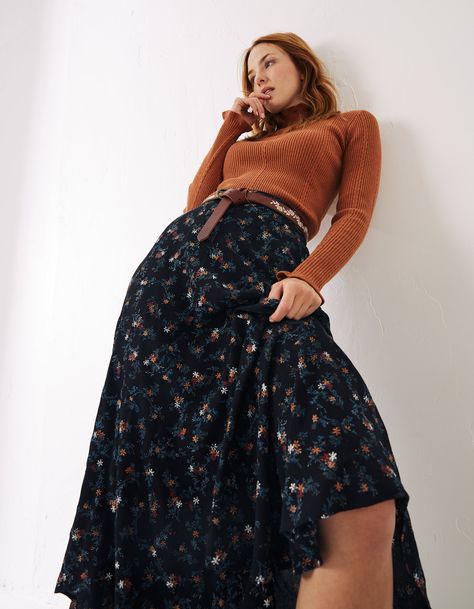 Midi Skirts Winter, Dark Floral Maxi Skirt, Midsize Skirt Outfit Winter, Asheville Style Fashion, Late 90s Fall Fashion, Navy Floral Skirt, Older Goth Fashion, Feminine Witchy Outfits, Jewel Tone Outfits Fall