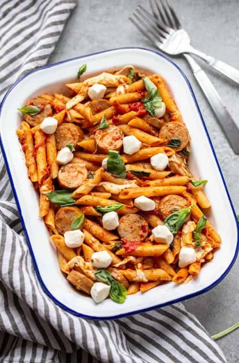 Italian Style Chicken, Chicken Sausage Recipes, Chicken Sausage Pasta, Tomato Basil Chicken, Mozzarella Pasta, Italian Chicken Sausage, Caprese Pasta, Mozzarella Chicken, Caprese Chicken