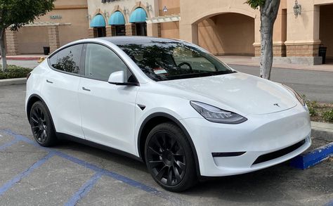 Tesla Model Y establishes this minimum spec for EVs going forward. New Model Car, Nicola Tesla, Tesla Roadster, Pimped Out Cars, Luxurious Cars, Tesla Model Y, Tesla Car, White Car, Super Luxury Cars