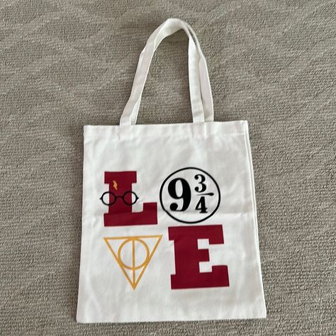 Nwot Harry Potter Themed Canvas Tote Bag Approx 15 1/2 Inches In Length Approx 13 1/2 Inches Wide Embroidery Designs On Tote Bags, Harry Potter Tote Bag Ideas, Cute Tote Bags Paint, Cricut Tote Bag Ideas, Tote Bag Painting Ideas Easy, Canvas Bag Painting, Canvas Bag Painting Ideas, Toat Bag, Tote Bag Design Diy Paint