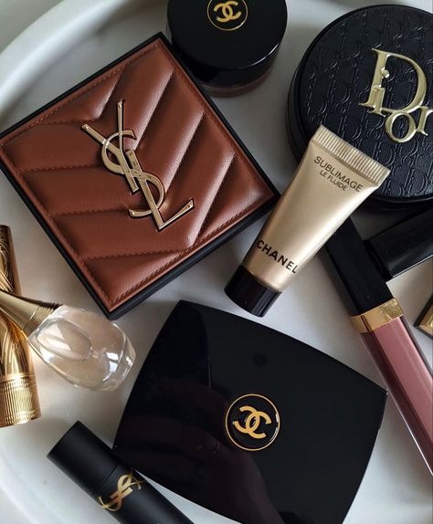 #chanel #chanelmakeup #ysl #yslbeauty #dior #aesthetic #makeup #makeupoftheday #makeuplover #makeupgoals #lipgloss #perfume #diorperfume Chanel Lipgloss Aesthetic, Makeup Expensive, Expensive Makeup Aesthetic, Chanel Clothes Women, Channel Makeup, Soft Girl Makeup, Ysl Makeup, Party Makeup Looks, Red Carpet Makeup