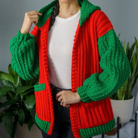 Crochet Christmas Cardigan, Loom Knitting Stitches, Sweater Designs, Holiday Cardigan, Chic Crochet, Crochet Cardigans, Crochet Shoes Pattern, Crochet Baby Sweater, Christmas Cardigan