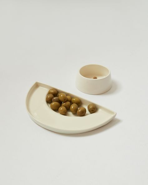 Arc Objects Minimalist Tablescape, Olive Bowl, Ceramic Objects, Diy Pottery, Ceramics Pottery Art, Ceramics Ideas Pottery, Ceramic Tableware, Pottery Designs, Plate Design