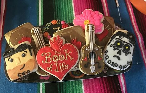 the Book of Life cookies- Mo's Cookies Book Of Life Birthday Cake, Book Of Life Theme Quince, Book Of Life Quinceanera, Book Of Life Quinceanera Theme, Book Of Life Birthday Party, Book Of Life Party, Book Of Life Movie, Dia De Los Muertos Decorations Ideas, Scooby Doo Images