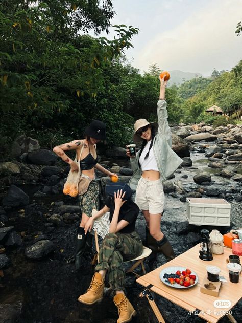 Camping Outfits Aesthetic, Camping Aesthetic Outfits, Hiking Pose, Camping Photoshoot, Trekking Outfit, Nature Outfits, Travel Pose, Friendship Photoshoot, Shillong