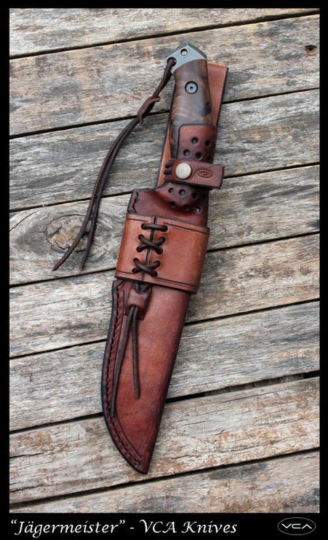 Leather Sheaths For Knives, Bushcraft Projects, Messer Diy, Leather Knife Sheath Pattern, Knife Holster, Leather Knife Sheath, Leather Working Projects, Custom Leather Belts, Leather Gear