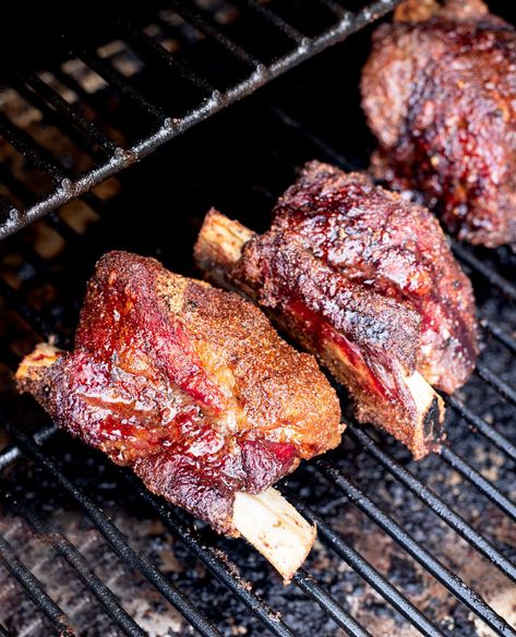 Short Ribs Smoker Recipe, Campfire Meal, Smoked Beef Short Ribs, Pellet Smoker Recipes, Smoked Beef Ribs, Beef Ribs Recipe, Beef Short Rib Recipes, Short Ribs Recipe, Tender Meat