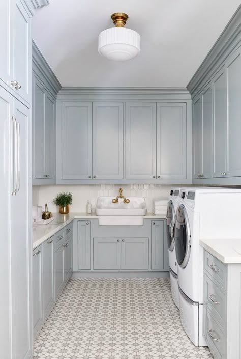 Whether your laundry room is big or small, you'll love these laundry room design ideas that include organization tips. From wallpaper choices, to tile floor and painted cabinets, to beautiful lighting, these ideas will help you create a laundry room you love! Laundry Room/mudroom, 11 Number, Mudroom Laundry, Dream Laundry Room, Mudroom Laundry Room, Laundry Room Layouts, Laundry Room Renovation, Farmhouse Laundry Room, Mudroom Design