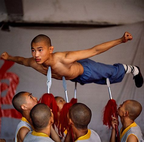 Monk Training, Shaolin Monastery, Yoga Poses Photography, Yoga Poses For Men, Shaolin Monks, Kung Fu Martial Arts, Shaolin Kung Fu, Martial Arts Training, Martial Artists