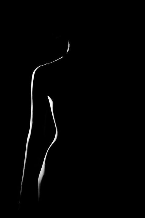 Low Key Portraits, Low Key Photography, Pisces Scorpio, Scorpio Rising, Dark Portrait, Rim Light, Black Paper Drawing, Body Art Photography, Silhouette Photography