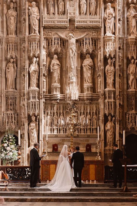 Incredible cathedral wedding at Winchester Cathedral in Hampshire, UK. Luxury wedding planner Rachel Dalton Weddings. Big Cathedral Wedding, Wedding In Chapel, Wedding Venues Cathedral, English Wedding Venues, Wedding In Cathedral, Italian Cathedral Wedding, Cathedral Wedding Aesthetic, Cathedral Wedding Photos, Cathedral Wedding Venue Church