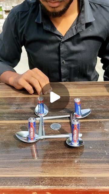 Battery Experiments, Game Crafts For Kids, Simple Science Experiments For Kids, Science Project Ideas, Gravity Science, Kids Science Experiments, Science Experiments Kids Preschool, Cool Science Projects, Math Classroom Posters