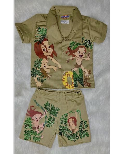 Cocomelon Outfit, Jungle Book Birthday, 1st Birthday Boy Themes, Birthday Boy Outfit, Kid Birthday Outfits, Customized Shoes, Pooh Birthday, Book Birthday, Cricut Baby