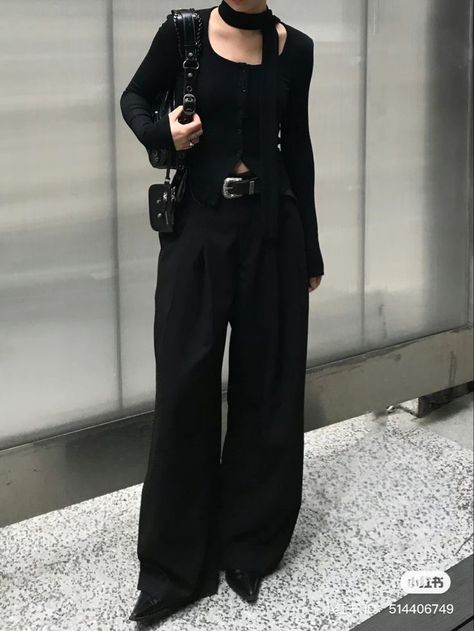 fall outfits 2023 Entp Fashion Style, Modern Japanese Clothes Style, Asian Corporate Fashion, Me As An Outfit, Elegant Alternative Outfit, Corp Core Fashion, Rich Goth Aesthetic, Business Casual Alternative Style, Classy Alternative Outfits