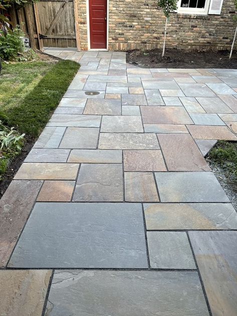 New York Bluestone Full Color from #orijinstone @orijinstone. Loving it! Lake Patio, New Patio Ideas, Ramp Design, Walkway Design, Dream Patio, Bluestone Patio, Driveway Design, Backyard Remodel, Front Steps