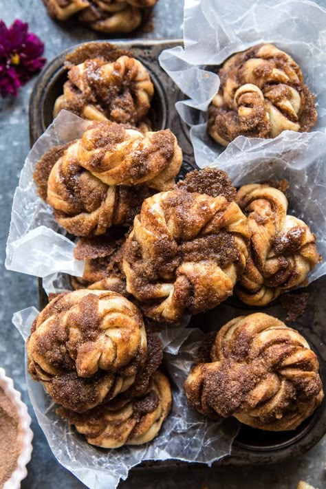 Easiest Cinnamon Crunch Knots | halfbakedharvest.comm #quick #easy #recipe #brunch Recept Sandwiches, Half Baked Harvest Recipes, Cinnamon Crunch, Diner Recept, Harvest Recipes, Easy Cinnamon, Half Baked Harvest, Challah, Cinnamon Buns