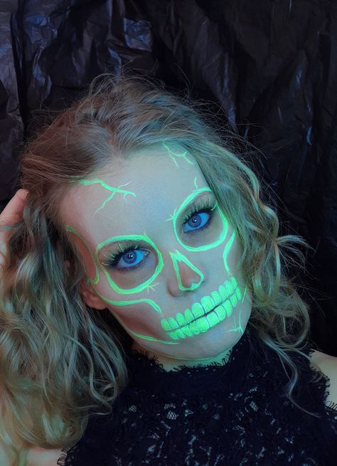 Glow Skull Makeup, Blacklight Halloween Costume, Glow Skeleton Makeup, Blacklight Halloween Makeup, Neon Skeleton Costume, Black Light Skull Makeup, Glow In The Dark Paint On Body Ideas, Uv Makeup Halloween, Black Light Skeleton Makeup