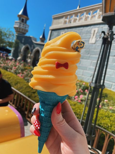 #disney #disneyland #disneyworld #dolewhip #icecream Disneyland Snow White, Best Disneyland Food, Disney Dining Reservations, Disney Foods, Disney Word, Disneyland World, Disney Cuties, Disney Adult, Disneyland Food