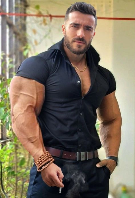 Indian Bodybuilder, Burly Men, Tight Leather Pants, Bodybuilders Men, Muscle Hunks, Muscle Hunk, Beefy Men, Body Building Men, Workout Pictures