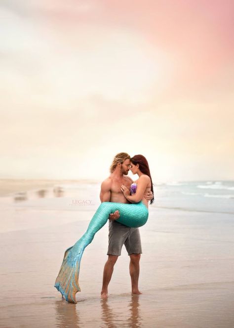 Vero Beach Mermaid Mermaid Romance, Mermaids Art, Mermaid In Love, Mermaid Photo Shoot, Mermaid Photoshoot, Mermaid Treasure, 7 Seas, Mermaid Pose, Beach Mermaid