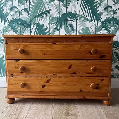 Recycled Chest Of Drawers, Refurbish Chest Of Drawers, Upcycled Chest Of Drawers Before And After, Wooden Drawers Upcycle, Upcycle Pine Chest Of Drawers, Upcycling Chest Of Drawers Ideas, Drawer Upcycle Ideas, Pine Chest Of Drawers Makeover, Upcycle Chest Of Drawers