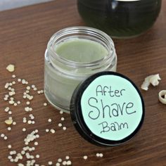 Make a simple and nourishing aftershave balm from natural ingredients. This is great for men's faces and women's legs to give back what shaving takes away. Aftershave Balm, Diy Gifts For Men, Diy Kosmetik, Diy Skin Care Recipes, After Shave Balm, Homemade Face, Diy Body, Aftershave, Skin Care Recipes