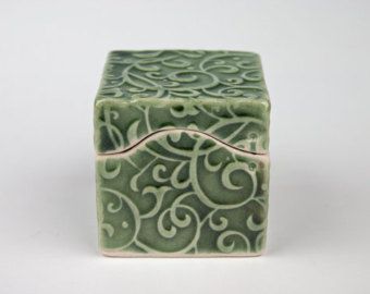 Handbuilt Ceramics, Puzzle Boxes, Clay Box, Clay Classes, Coil Pottery, Slab Ceramics, Coil Pots, Ceramic Box, Ceramic Texture