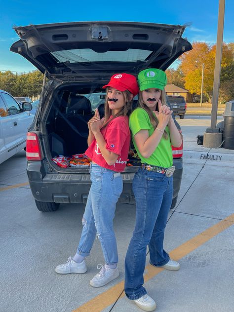 if only i could play super mario as good as i can dress up as him #mario #duo #halloween #luigi Mario And Luigi Costumes Teen Girl, Super Mario Outfit Ideas, Mario And Luigi Costumes Women, Mario And Luigi Halloween Costumes Teen, Female Luigi Costume, Diy Mario And Luigi Costume, Luigi Makeup, Luigi Halloween Costume Women, Super Mario Halloween Costumes