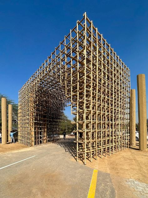 Sustainable bamboo installations that aren’t built to last Monument In India, Concrete Column, Bamboo Structure, Bamboo Architecture, Bamboo Construction, States Of India, Festival Design, Old Building, Natural Environment