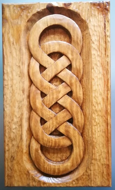 Celtic Wood Carving, Wood Carving Designs Pattern, Dremel Wood Carving Ideas, Relief Carving Patterns, Ronnie Wood Art, Celtic Wood, Tools Aesthetic, Wood Carving Art Sculpture, Wood Spoon Carving