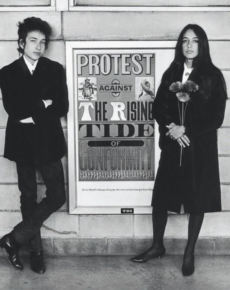 Protest Against the Rising Tide of Conformity Bob Dylan and Joan Baez by Daniel Kramer, 1964 Billy The Kid, Photo Star, Joan Baez, Rising Tide, Joe Cocker, Protest Signs, Rock N’roll, I'm With The Band, New Rock