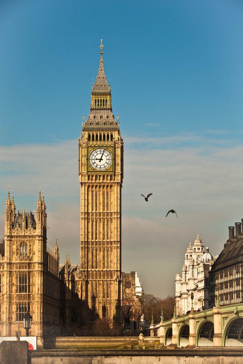 big ben Uk Famous Places, Famous Architecture Buildings, England Tattoo, Hotel Des Invalides, London Dreams, Wendy House, Building Aesthetic, Paris Tour Eiffel, Famous Architecture