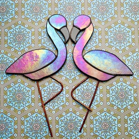 Stained Glass Flamingo Pattern, Easy Stain Glass Projects, Stained Glass Flamingo, Stained Glass Plant Stakes Diy, Stained Glass Ideas Inspiration, Stained Glass Garden Stakes, Stained Glass Animals, Stainglass Pattern, Modern Stained Glass Art