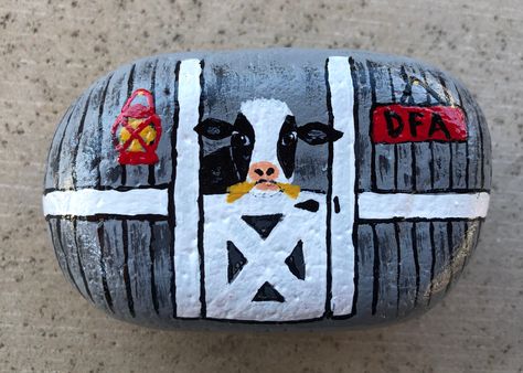 Western Rock Painting Ideas, Cow Rock Painting Ideas, Cow Rock Painting, Cow Pebble Art, Cow Print Rock Painting, Farm Rock Painting, Cow Painted Rock, Rock Painting Ideas Horses Easy, Farm Animal Rock Painting