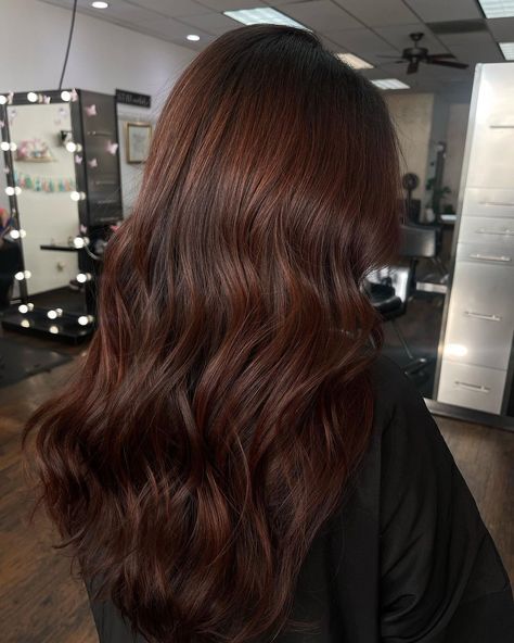 50 Must-Try Red Brown Hair Trends For 2023 Maple Brown Hair, Dark Red Hair With Brown, Redish Brown Hair, Brown Auburn Hair, Reddish Brown Hair Color, Red Brown Hair Color, Brown Hair Trends, Dark Auburn Hair, Hair Color Mahogany