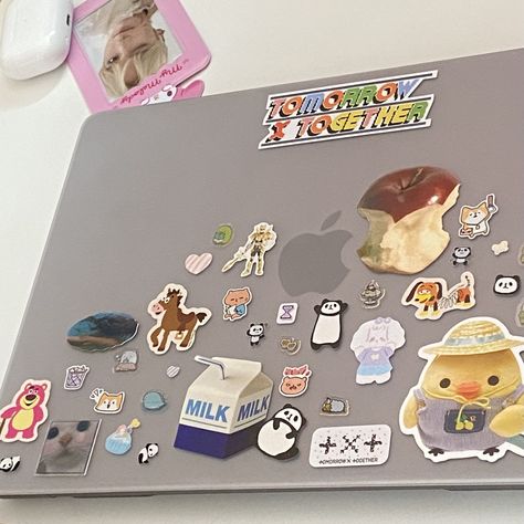 Macbook Case Stickers Kpop, School Laptop Aesthetic, Macbook Pro Customization, Macbook Decoration Ideas, Stickers On Laptop Aesthetic, Laptop Decoration Aesthetic, Macbook Case Ideas, Macbook Stickers Ideas, Huening Kai Photocard