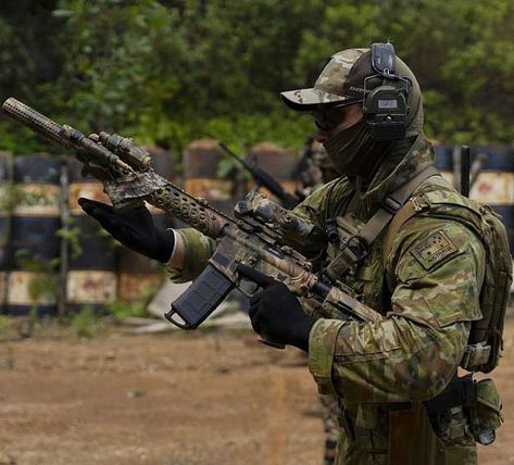 Australian Special Forces, Special Forces Gear, Us Army Soldier, Military Photography, Army Police, Military Aesthetic, Tactical Life, Us Special Forces, Military Gear Tactical