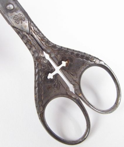 Pretty Scissors, Antique Scissors, Vintage Scissors, Vintage Sewing Notions, Gothic Cross, Gothic Crosses, Sewing Scissors, Vintage Sewing Machines, Religious Cross