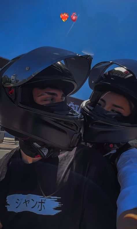 Couple Motorbike, Couple Motard, Motorcycle Couple Pictures, Bike Couple, Biker Couple, Motorcycle Couple, Motocross Love, Bike Aesthetic, Biker Aesthetic